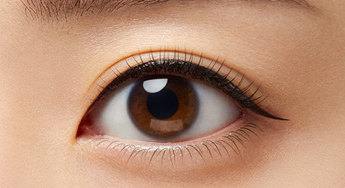 Girls eye with Dejavu eyeliner 